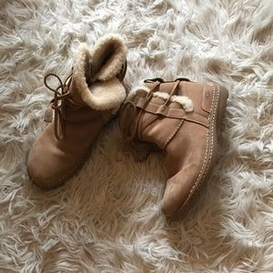 Ugg short winter boots